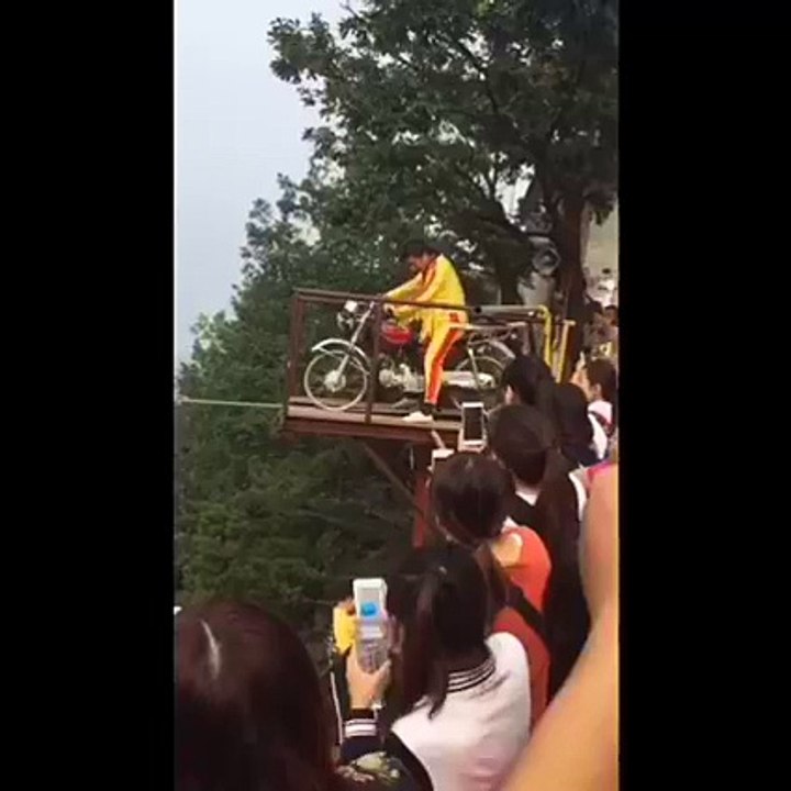 AMAZING Chinese BIKE Show On Rope At Huge Height