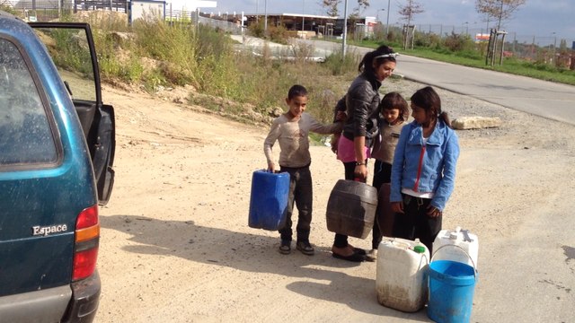 Les Roms toujours dehors a l'approche de l'hiver