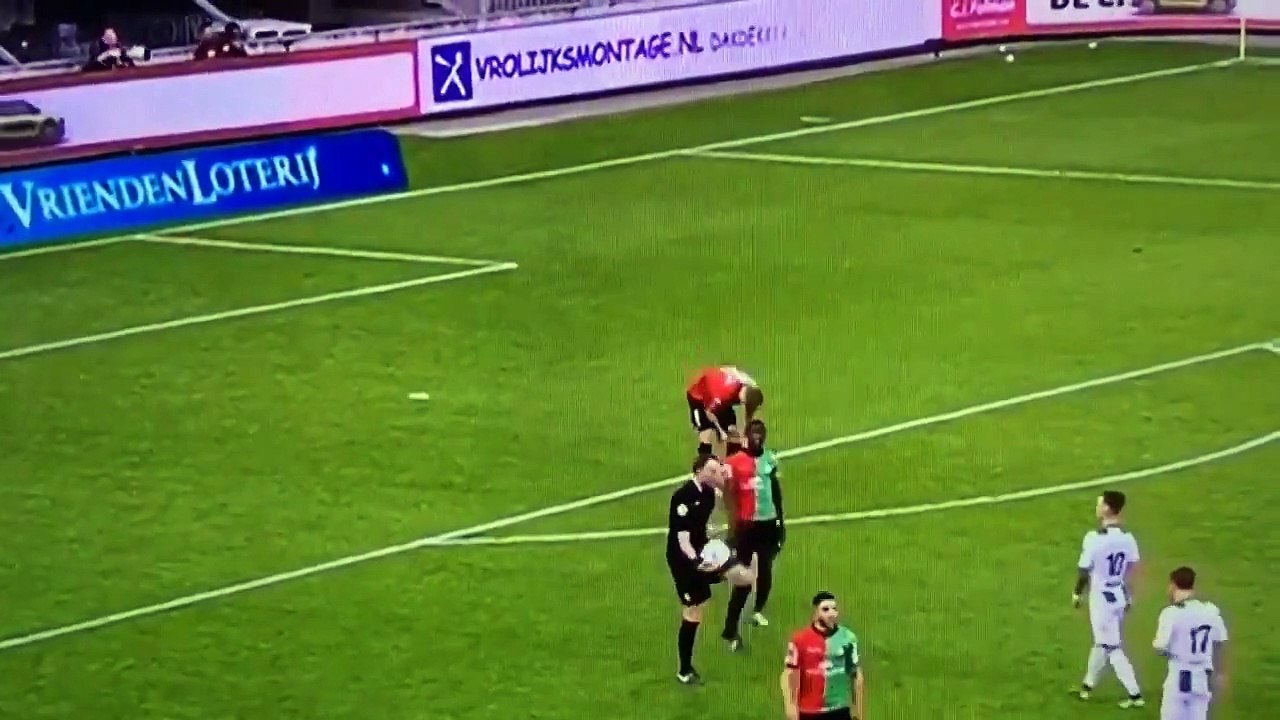 Zap Foot du 27 octobre : Le toro impressionnant du Barça, un daim sauvage entre sur un terrain et marque, quand un supporter russe parvient à échapper aux stadiers