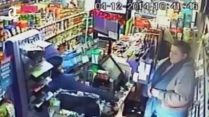 Beau travail d'équipe pour attraper un braqueur dans un magasin