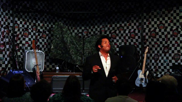 Robert Washington sings 'Runaway' Elvis Week 2015