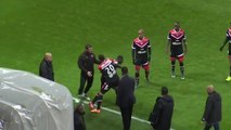 Un joueur de foot de Ligue 2 pète un plomb et frappe ses partenaires