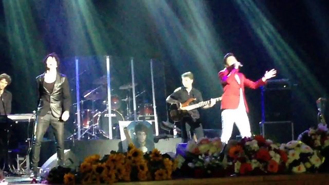 «Часы» (конец) А.Бон и Дима Билан (Москва, Crocus, 29.05.2015) (Marina White)