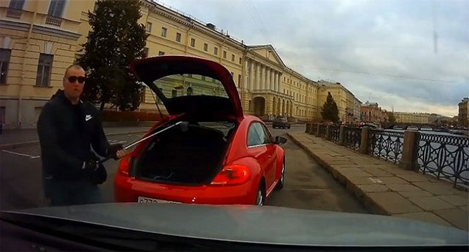 Road rage avec le conducteur d'une New Beetle