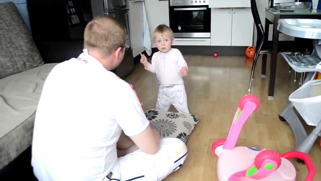 Дочка объясняет папе - что он не прав. Приколы малыши