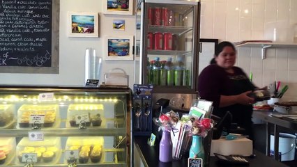 Jackie O Returns "Stale" Box of Cupcakes, Store Owner Loses Her Mind!