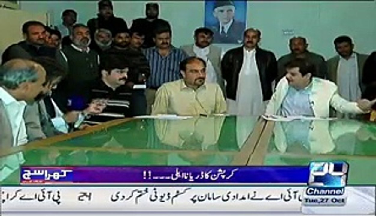Mubashir Lucman Ne Ghuse Mein Assistant Commissioner Se Mic Kion Cheen Liya Watch