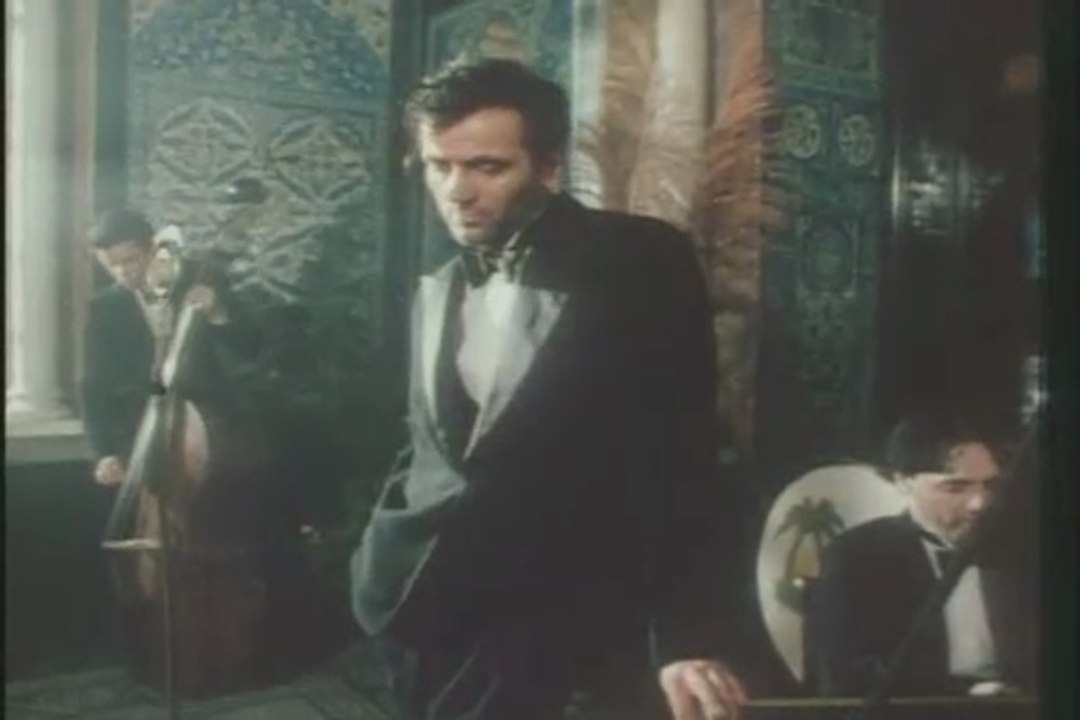 Ik ben zó moe dat ik oprecht kan zeggen dat ik me zo voel zoals Hugh (de zanger) uit zijn ogen kijkt. Truste..