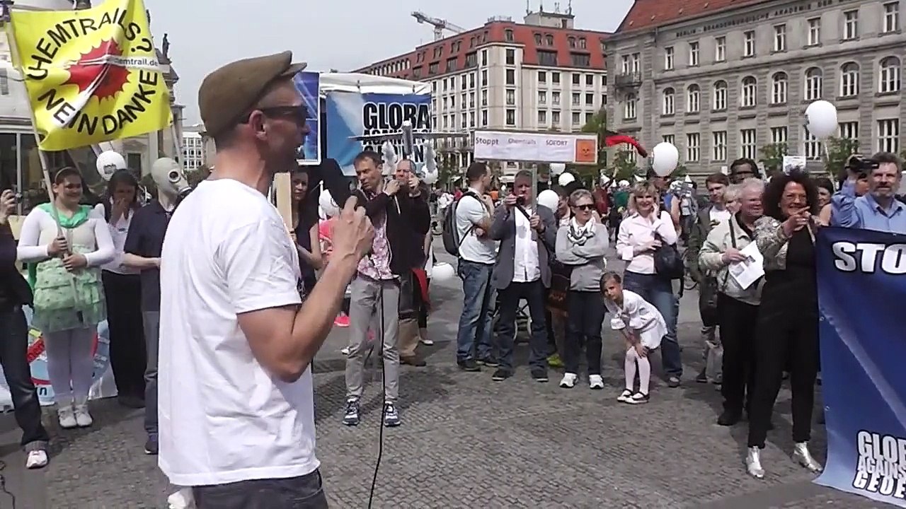 Global March Against Chemtrails And Geoengineering Berlin 25.4.2015