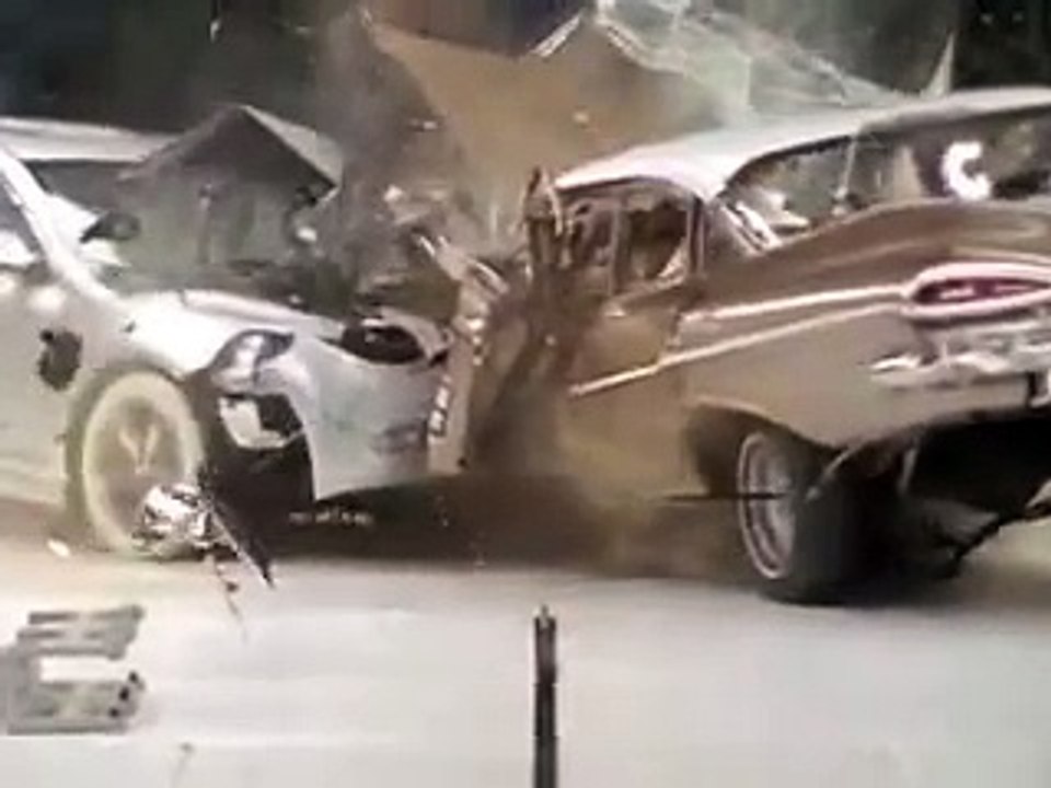 Crash Test 1959 Chevrolet Bel Air VS. 2009 Chevrolet Malibu (Frontal Offset) IIHS 50th Anniversary