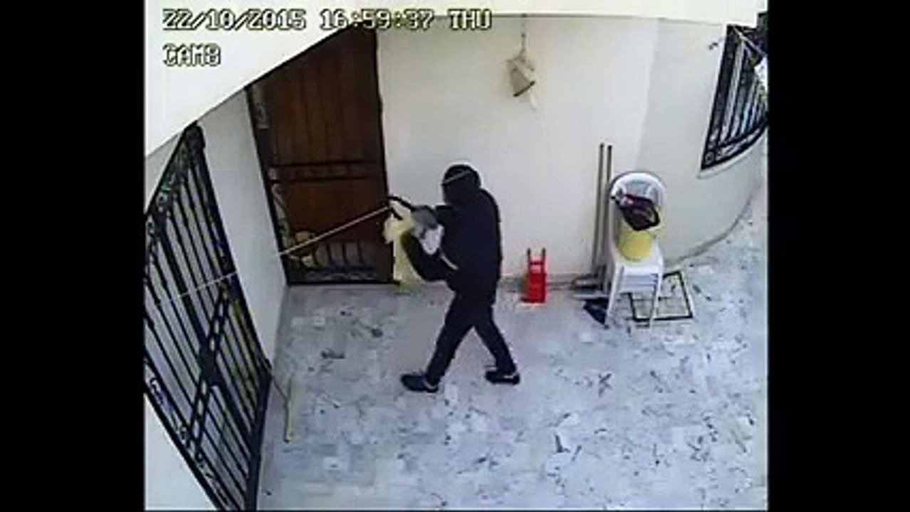 عصابة تسرق المنازل بالمنازه