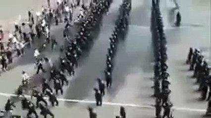 ਪੁਲਿਸ ਨੇ ਸਹੀ ਤਰੀਕੇ ਨਾਲ ਭੜਕੇ ਹੋਏ ਲੋਕਾਂ ਨੂੰ ਵੀ ਬਚਾ ਲਿਆ ਅਤੇ ਖੁਦ ਵੀ ਸੇਫ ਰਹੇ , ਬਹੁਤ ਹੀ ਵਧੀਆ ਤਰੀਕਾ ਹੈ