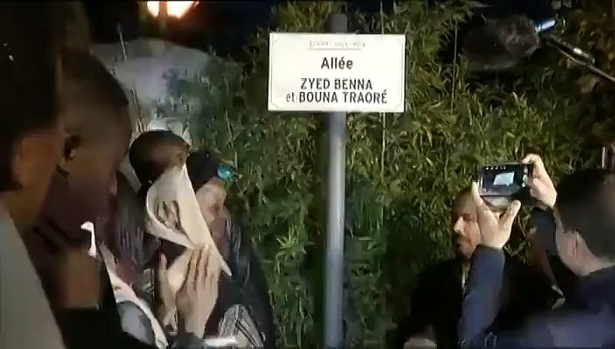 Clichy-sous-Bois : une stèle et une rue au nom de Zyed et de Bouna, 10 ans après leur mort et les émeutes