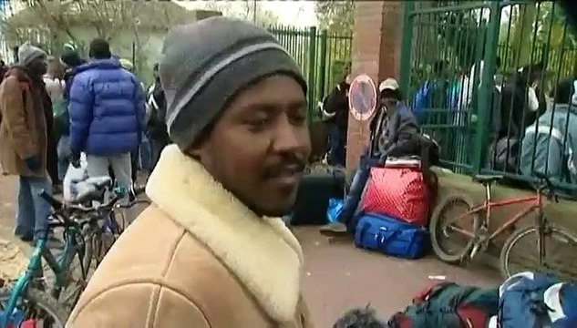 Calais : 293 migrants quittent, dans des cars, le camp de la Jungle