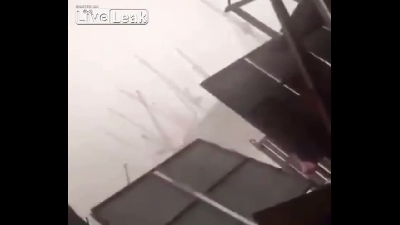 LiveLeak - Saudi Arabia: Moment of Crane collapses at Meccas Grand Mosque