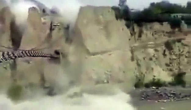 26 Oct 2015 _ Landslide in Gilgit-Baltistan #Hunza , Pakistan After #Earthquake #Landslide