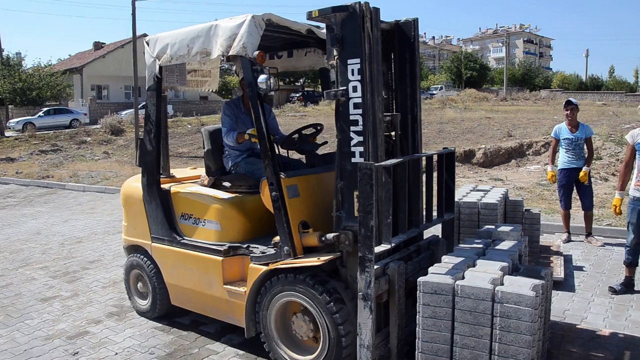 ŞİNASİ GÜLCÜOĞLU BÜNYAN AHMET YESEVİ CADDESİ YENİLENİYOR