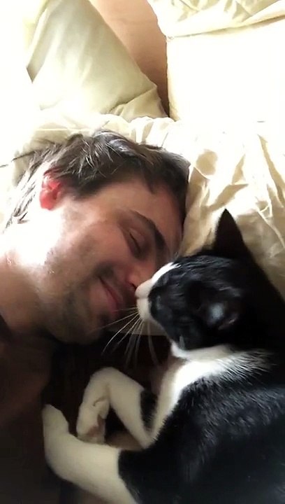 Every Morning Man Wakes Up to This! It’s the Best!