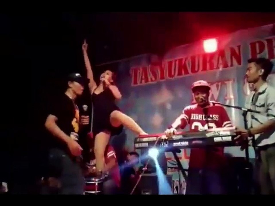 Dela Santika - Dikiro Preman