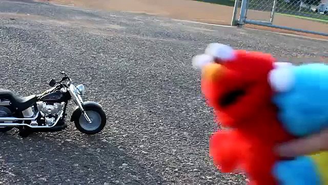 Sesame Street Elmo & Cookie Monster Ride a Toy Motorcycle & R/C Car & Crash!