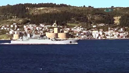 Rus savaş gemisi Çanakkale’den geçti