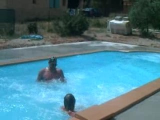 Choc choc a la piscine