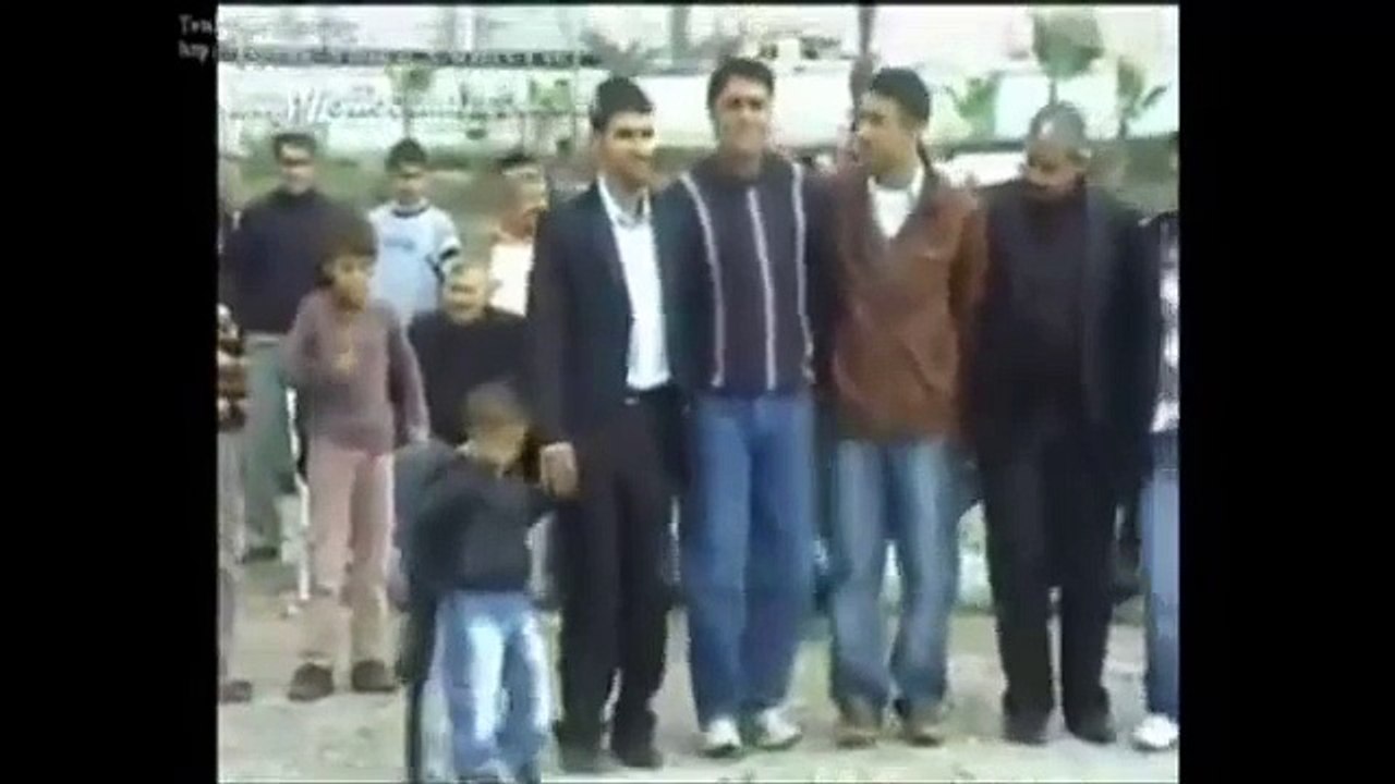 Zarok û Govend - Kucuk Cocuk Halay Cekiyor - [ Kürt Halayı ]