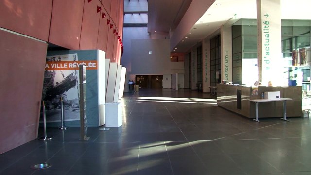 Exposition La ville révélée. Des photographies dans les dossiers. Carte blanche à Mathieu Pernot