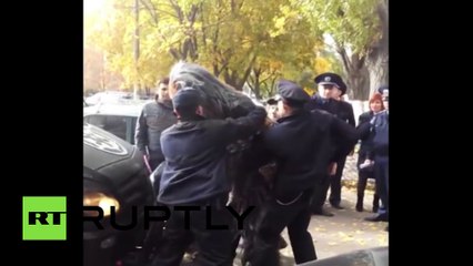 Chewbacca arreté en Ukraine pendant une campagne pour Dark Vador...