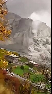 Landslide in Hunza, Gilgit , Pakistan After M 7.7 Earthquake _ 26 10 2015