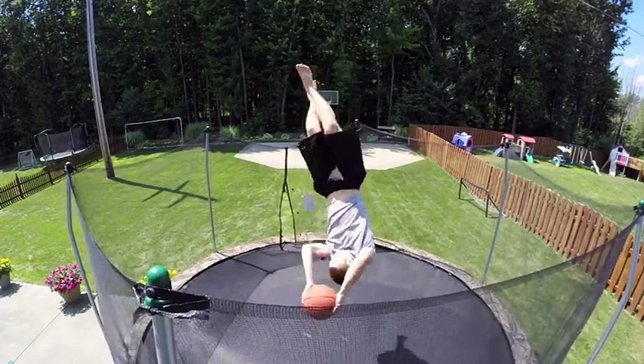 GoPro :  les trick shots délirants de Libertowski ( Basketball Trampoline Trickshots with Kevin Libertowski ) !