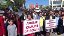 Akhisar'da Cumhuriyet'in 92. Yıldönümü Çelenk Programı Yapıldı