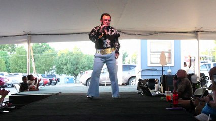 Kim Kredel sings 'Blue Suede Shoes' Elvis Week 2015