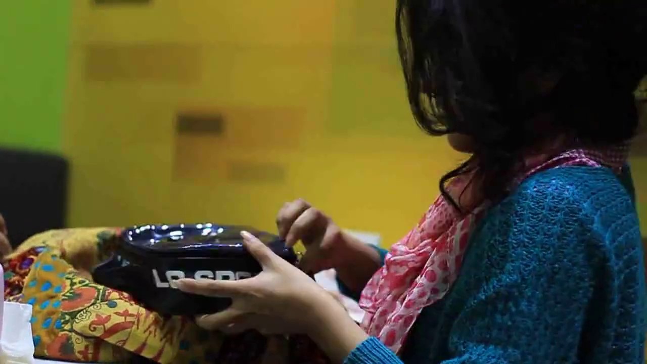 Bekaar Vines - Girls bags be like - When girls go hunting in their bags