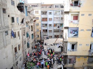 Illegal Tall Building can't sustain in Earthquake shocks in Karachi