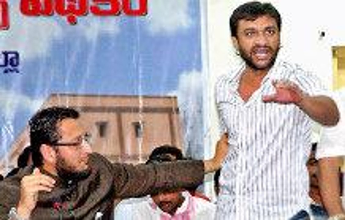 Asaduddin Owaisi Stopping Angry Akbaruddin On Shiv Sena Workers