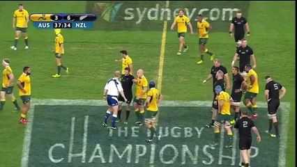 Stephen Moore ne se laisse pas faire par Richie Mccaw