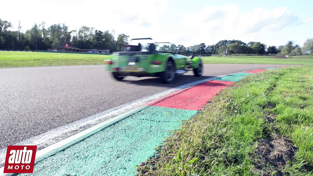 Duel Caterham Seven 275 R vs Honda 1000 CBR RR (2015) : Talon-pointe et poignée en coin