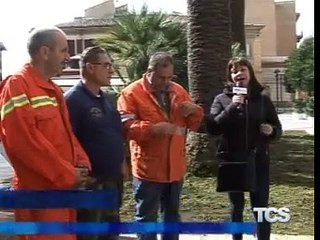 Forestali ripuliscono a Caltanissetta piazzetta Tripisciano e cimitero