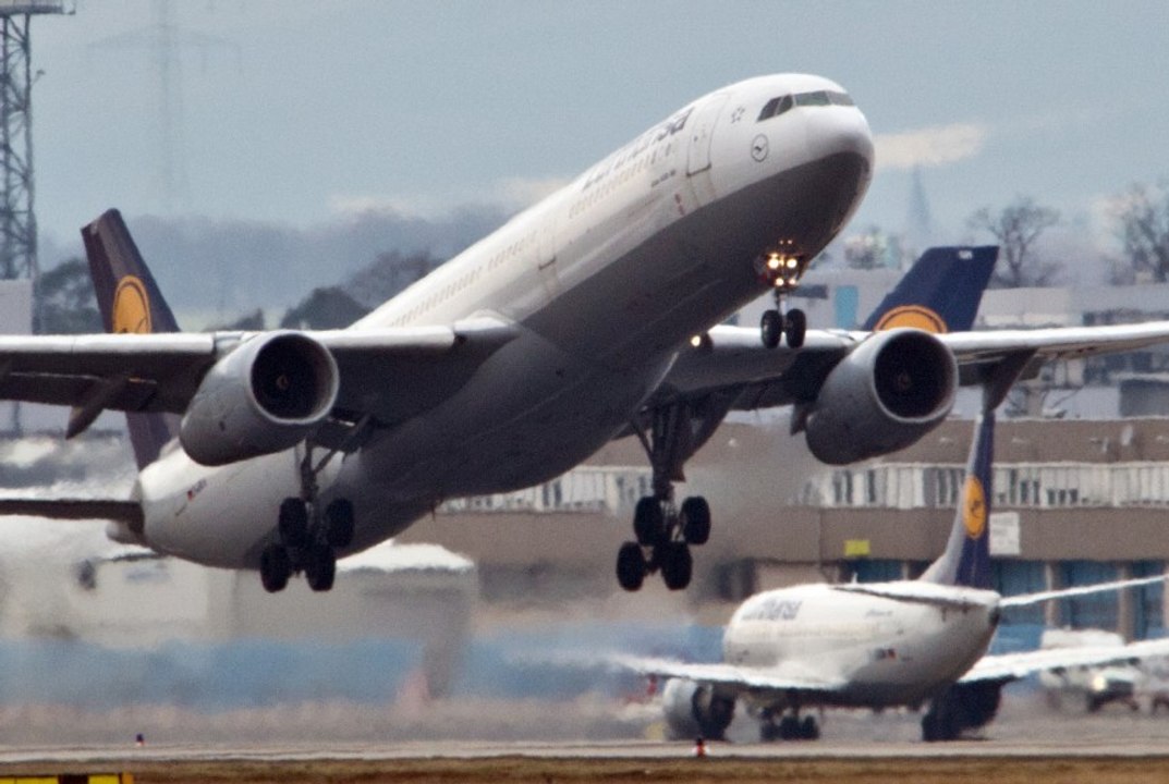 Doku Flughafen 2015 Die Arbeit am Flughafen [Dokumentation Deutsch]