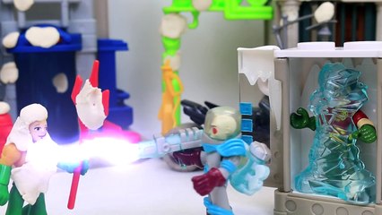 Batman Heat Blast Cannon Saves Superman and The Flash from Mr Freeze Frozen Chamber