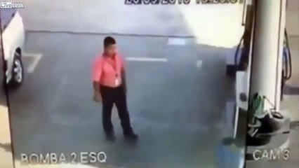 LiveLeak - Cop Tackles Extortionist with an Awesome Sweep Kick