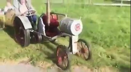 Хороший дедушка! -(дед 94 года,смастерил для своих внуков и правнуков вот такой вот..
