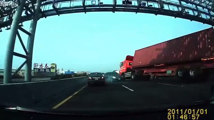 LiveLeak - Fatal accident on highway