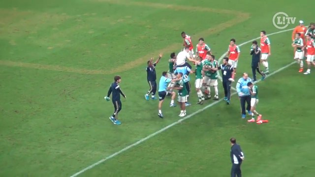 Jogadores do Palmeiras fazem a festa após classificação na Copa do Brasil