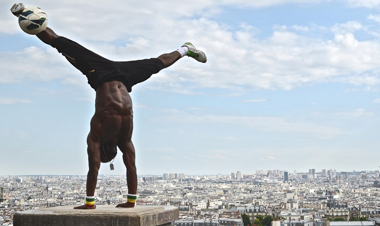 CR7 Skills and goalsCristiano Ronaldo   Skills Portugal (Virtual Riot) SkillTwins CRAZY Nutmeg⁄Panna Skill vs. Football Professional Player! ★Cristiano Ronaldo - مهارت واهداف كرستيانو رنالدو 2015 HD