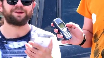 Nokia 3310 un Üzerinden Arabayla Geçtik