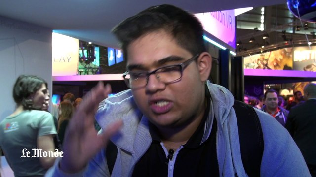 Les joueurs testent la réalité virtuelle à la Paris Games Week