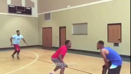 Brandon Armstrong s'attaque au MVP Stephen Curry - Imitation - NBA