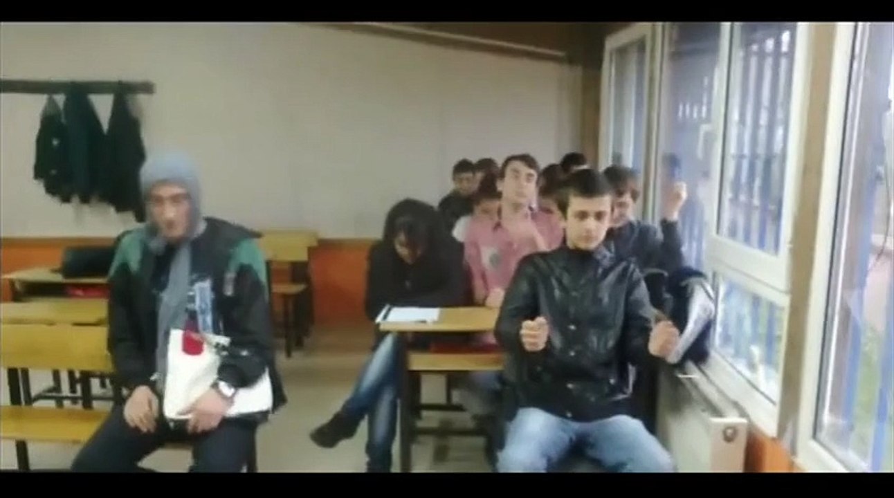 Çocukların Kar Üstünde Halay Keyfi _) - Komik videolar - Funny videos